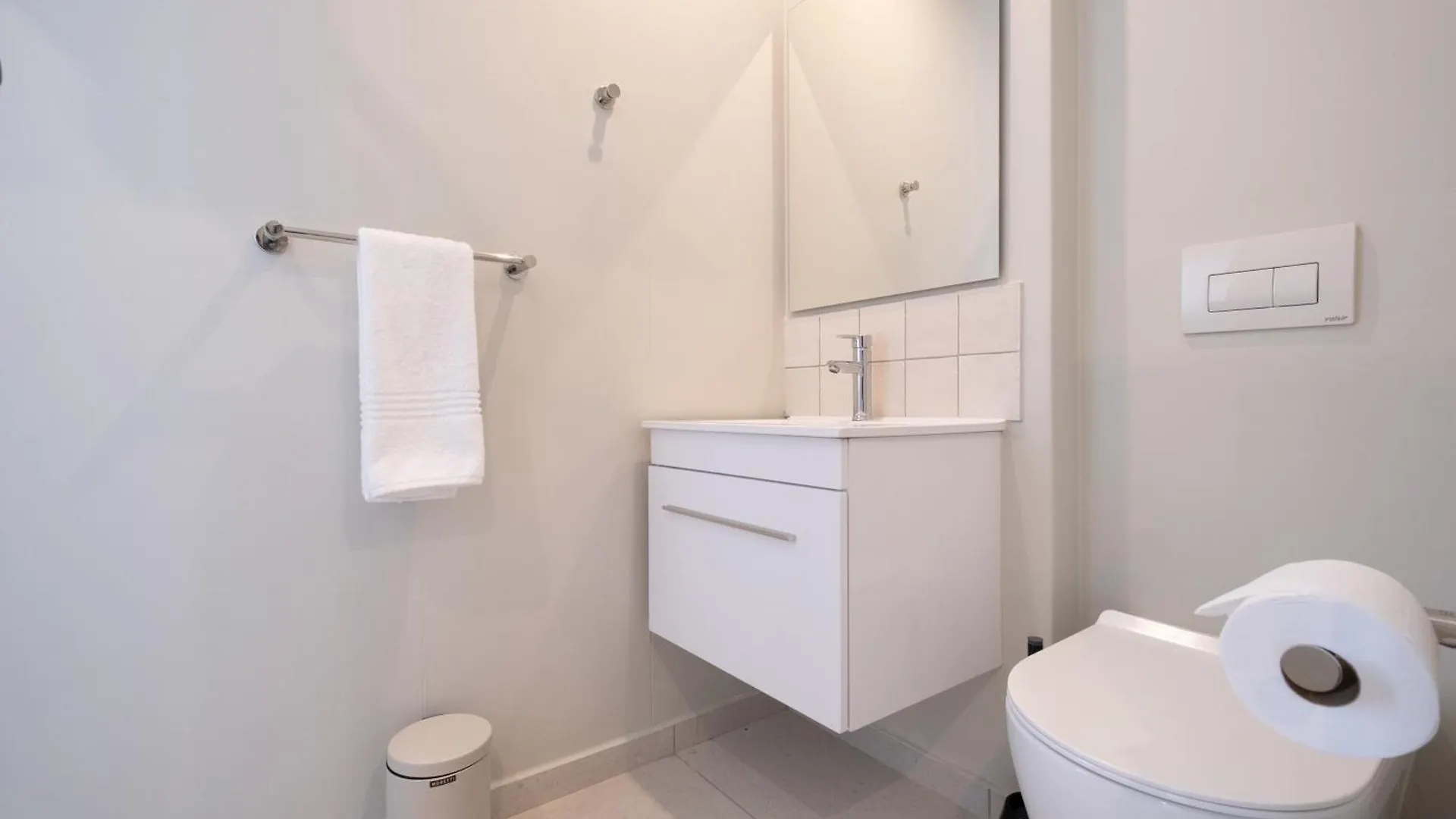 The Rose 408: Central City Studio Apartment Cape Town South Africa