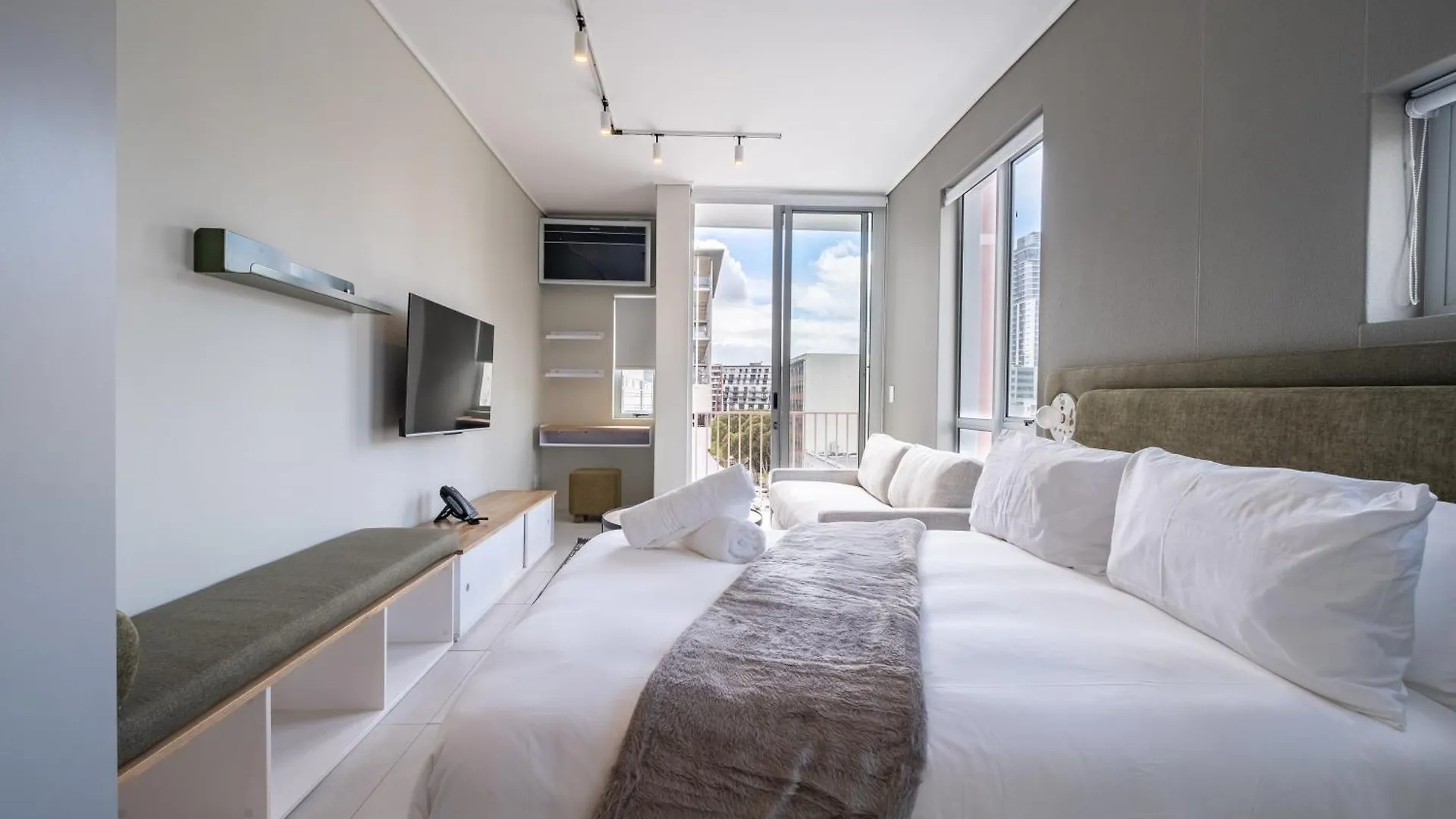 The Rose 408: Central City Studio Apartment Cape Town 0*,