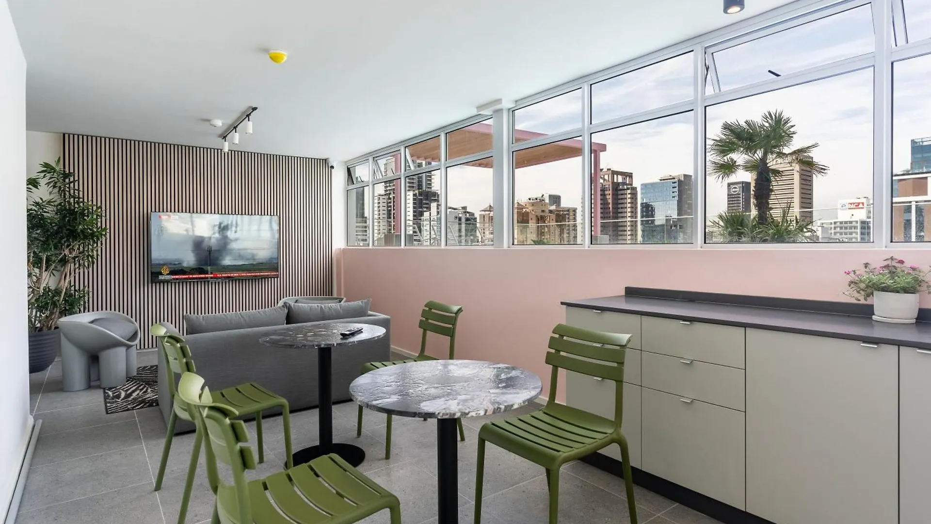 The Rose 408: Central City Studio Apartment Cape Town