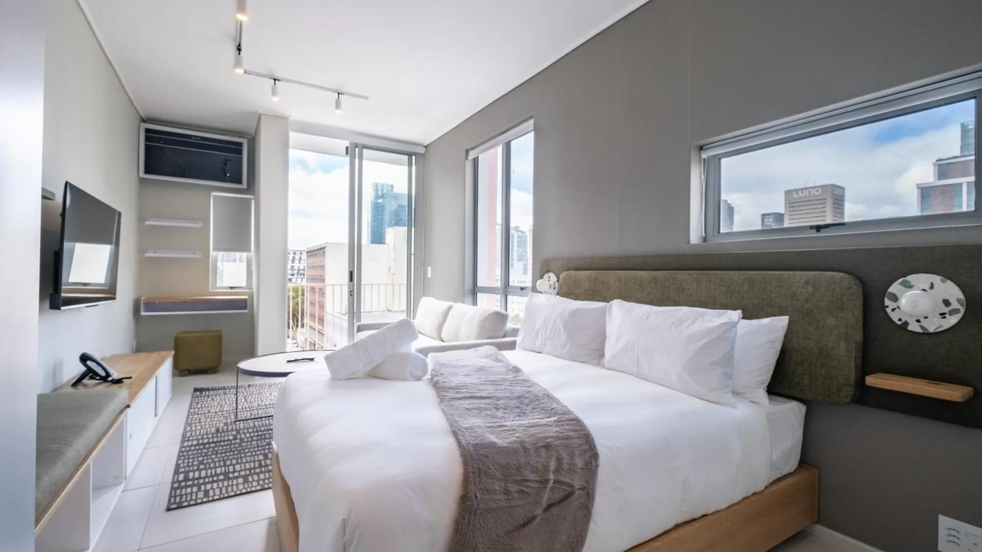 The Rose 408: Central City Studio Apartment Cape Town