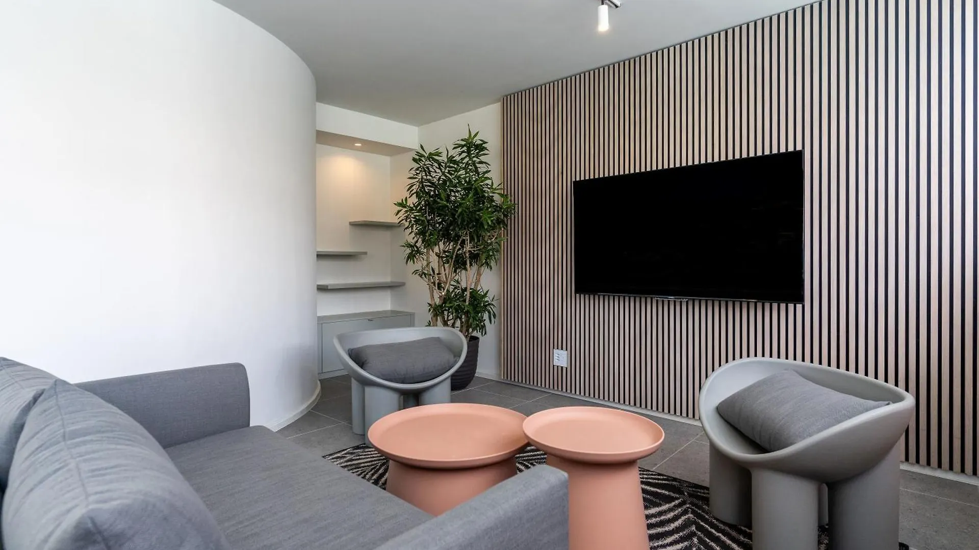 The Rose 408: Central City Studio Apartment Cape Town